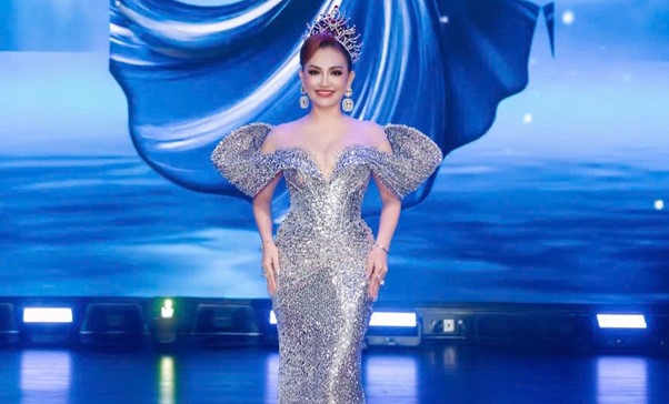 ​Chủ tịch Tuyết Mai xuất hiện lộng lẫy tại đêm chung kết Miss Universe Business World 2025