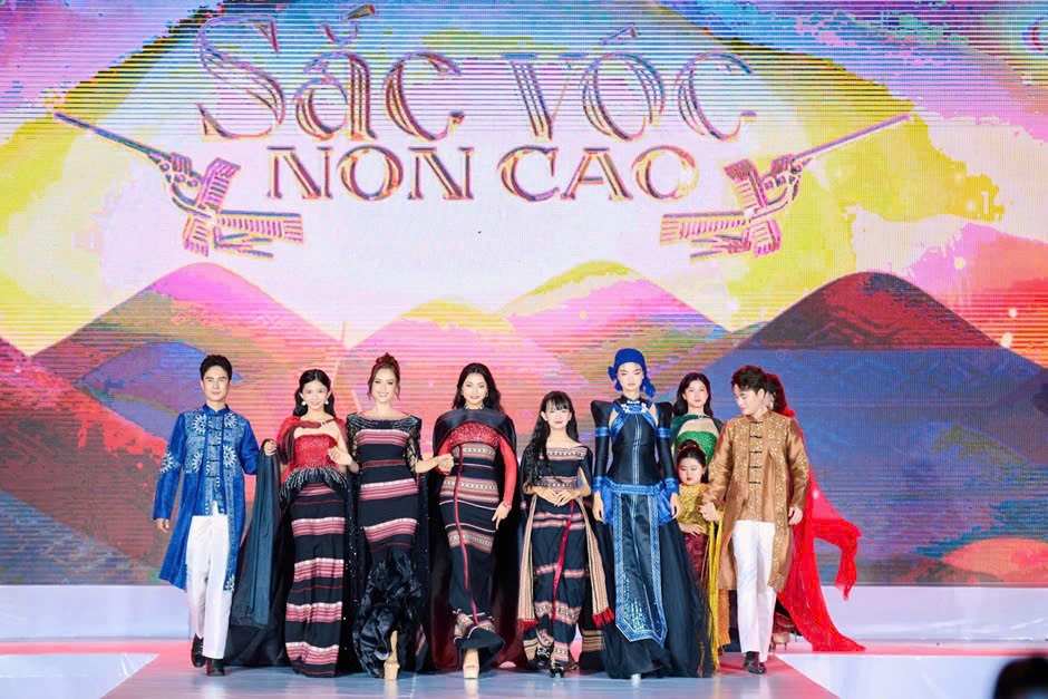 NGUYỄN HUỲNH YẾN TRANG - QUÁN QUÂN SIÊU MẪU NHÍ TOÀN NĂNG 2025 SÁNH BƯỚC ĐẦY TỰ TIN CÙNG MISS GLOBAL VIETNAM 2025 TẠI SÂN KHẤU “SẮC VÓC NON CAO”
